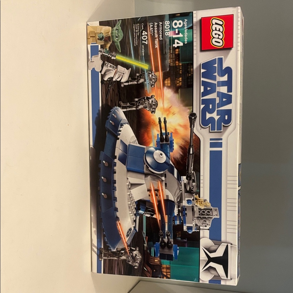 NIB LEGO LEGO® Star WarsT™
Armored Assault Tank (AAT)TM
8-14| #8018 | 407 pieces